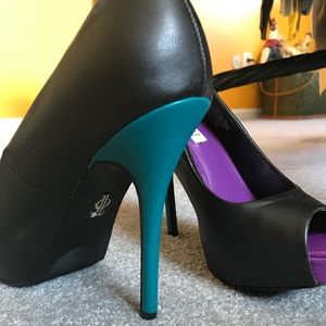 Jennifer Lopez heels